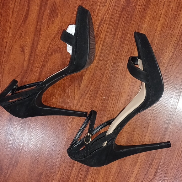 Wild Diva lounge heels - Picture 1 of 5